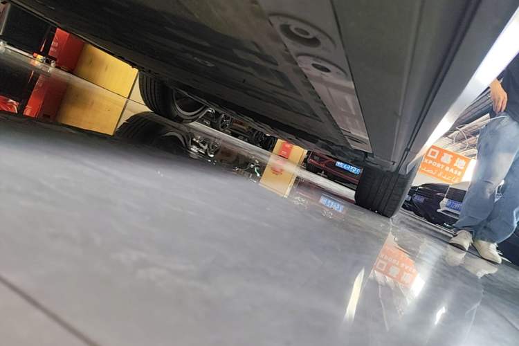 Used Nio ES7 2022 100 kWh Left Side Sill