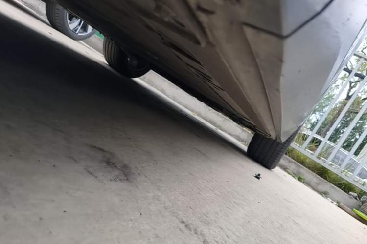 Used Nio ES7 2022 75 kWh Left Side Sill