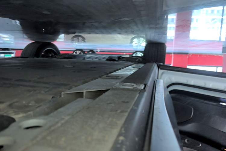Used Nio ES7 2022 100kWh First Edition Left Side Sill
