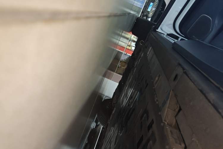 Used Nio ES7 2022 75 kWh Left Side Sill
