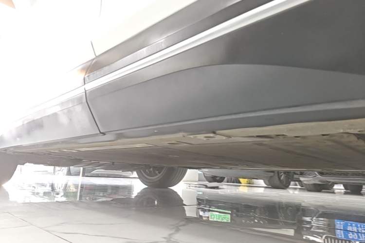Used Nio ES7 2022 75 kWh Left Side Sill