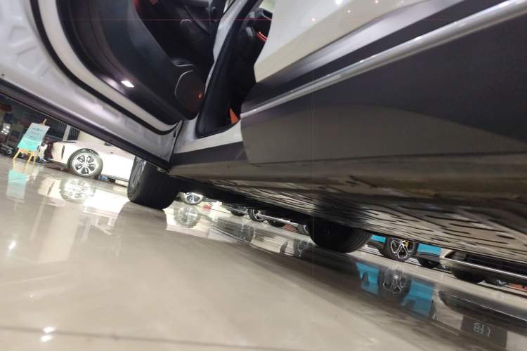 Used Nio ES7 2022 75 kWh Left Side Sill