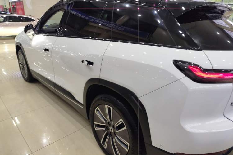 Used Nio ES7 2022 75 kWh Left Side