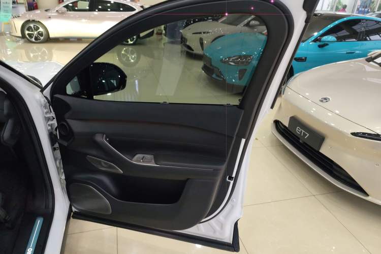 Used Nio ES7 2022 75 kWh Right Front Door Interior