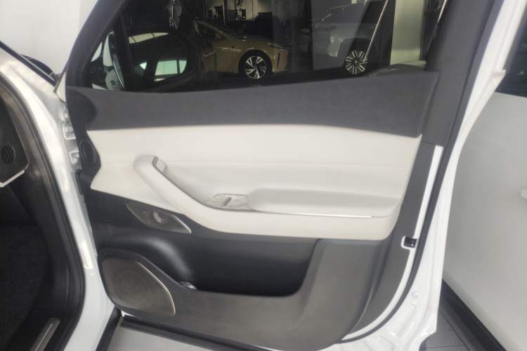 Used Nio ES7 2022 75 kWh Right Front Door Interior