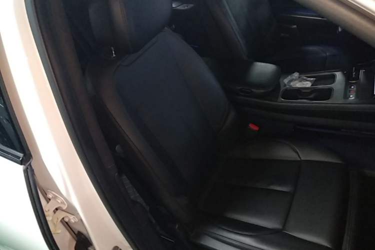 Used Nio ES7 2022 75 kWh Right Front Seat