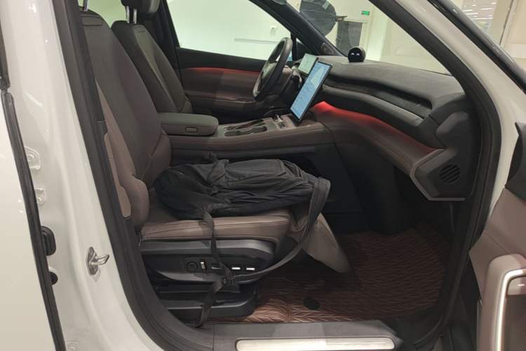 Used Nio ES7 2022 100 kWh Right Front Seat