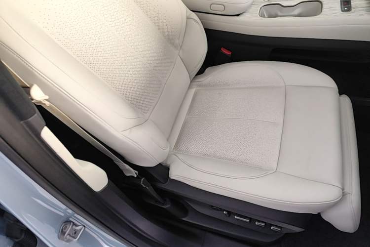 Used Nio ES7 2022 100 kWh Right Front Seat
