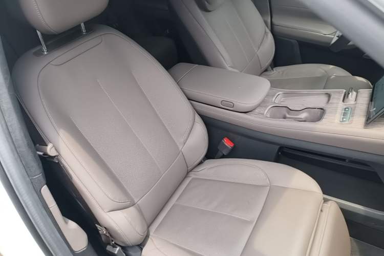 Used Nio ES7 2022 75 kWh Right Front Seat