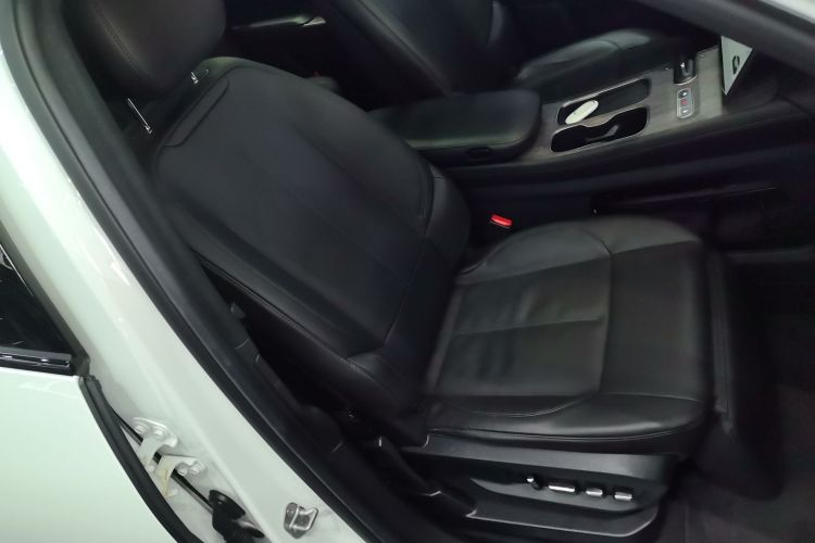 Used Nio ES7 2022 75 kWh Right Front Seat