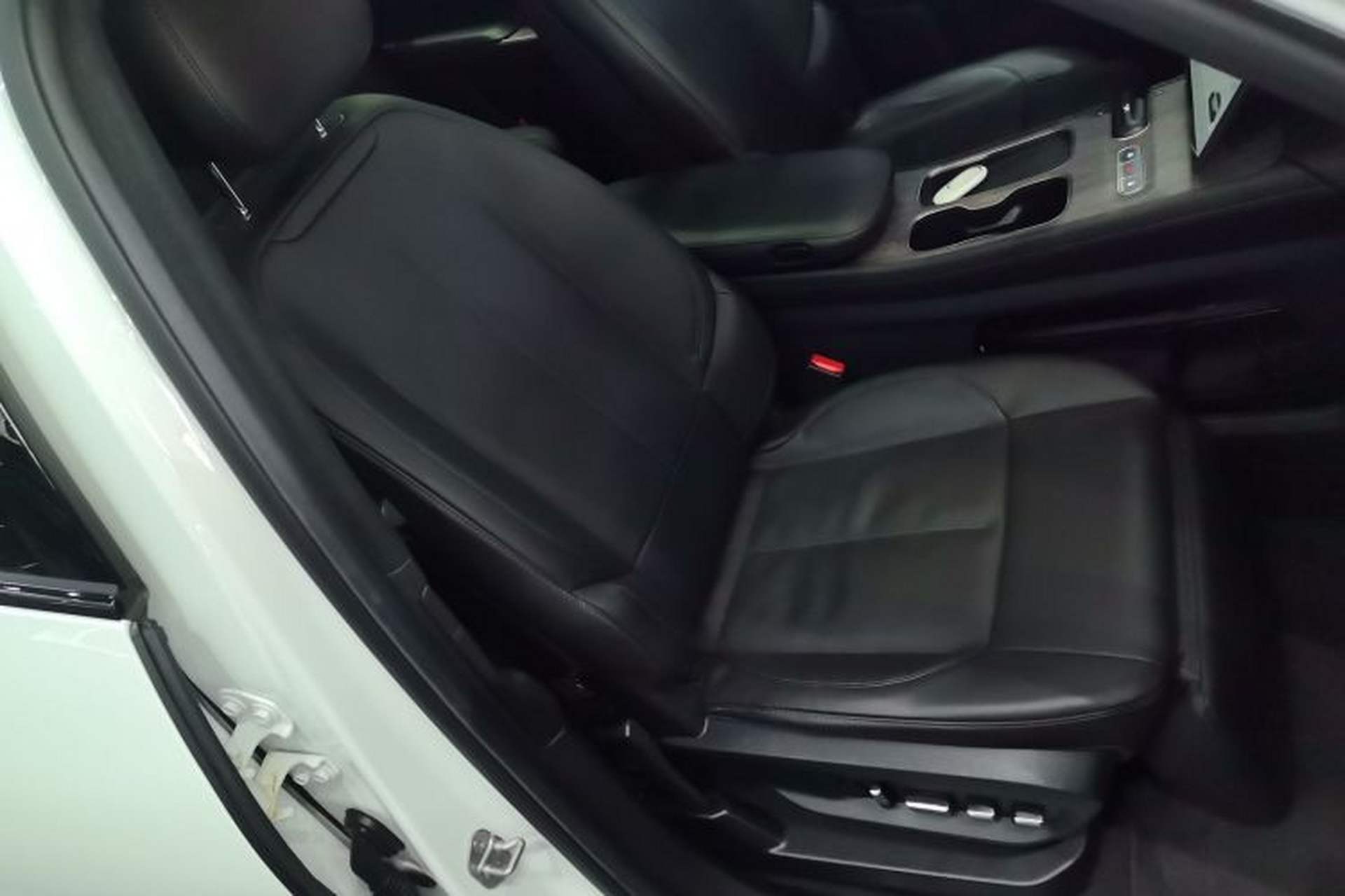 Used Nio ES7 2022 75 kWh Right Front Seat