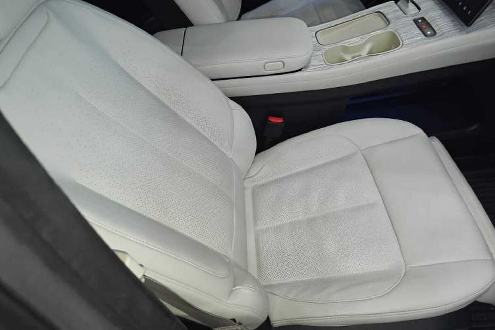 Used Nio ES7 2022 75 kWh Right Front Seat