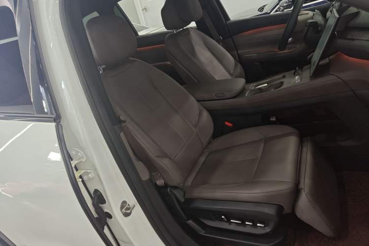 Used Nio ES7 2022 75 kWh Right Front Seat