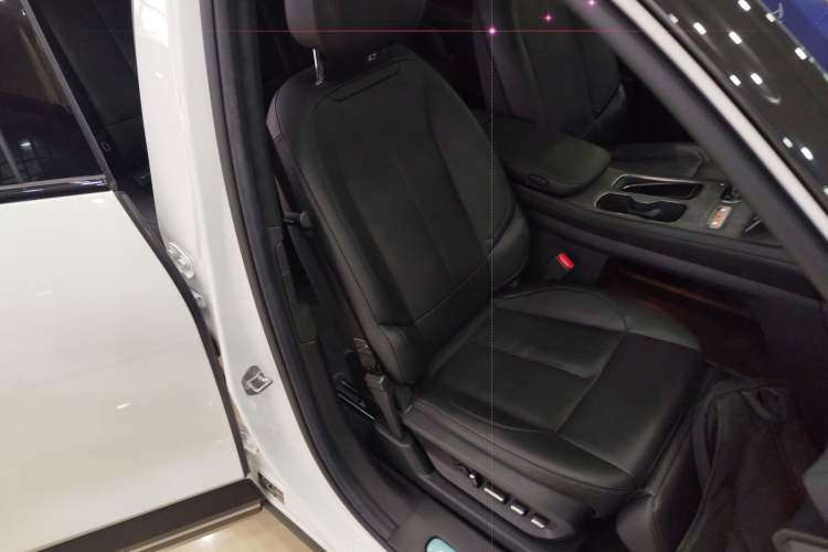 Used Nio ES7 2022 75 kWh Right Front Seat