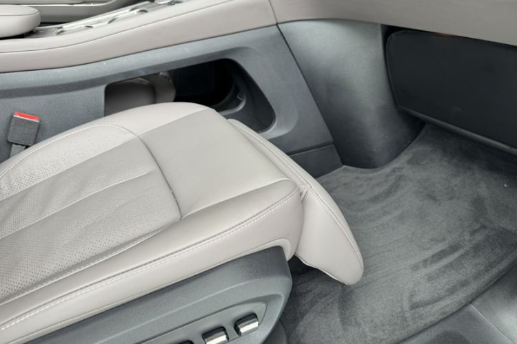 Used Nio ES7 2022 75 kWh Right Front Seat