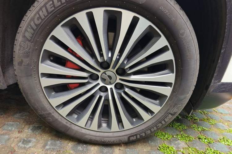 Used Nio ES7 2022 75 kWh Right Front Wheel Hub