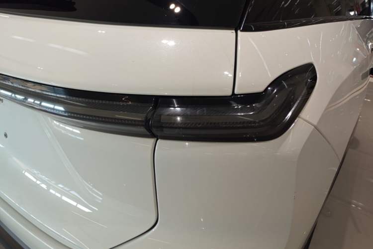 Used Nio ES7 2022 100 kWh Right Rear Taillight