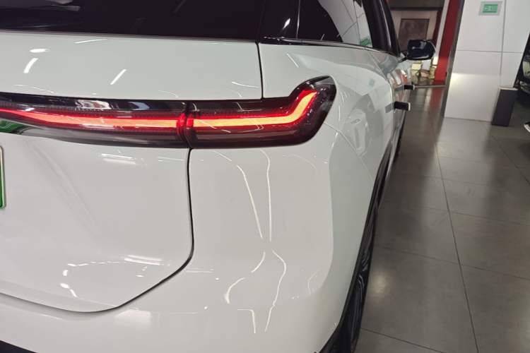 Used Nio ES7 2022 75 kWh Right Rear Taillight