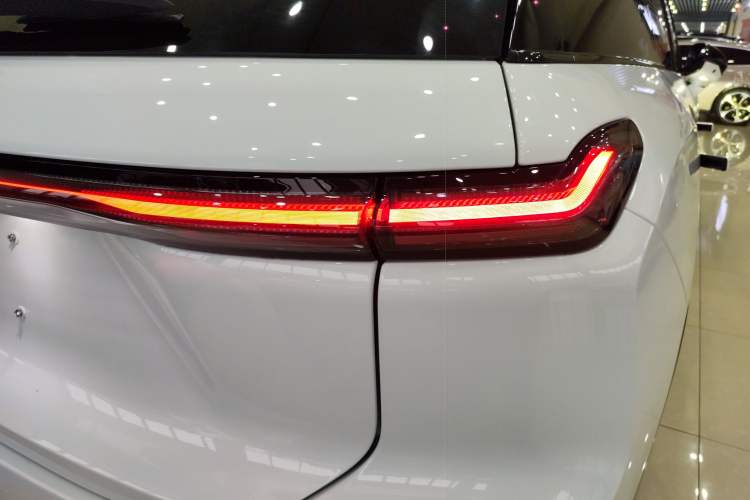 Used Nio ES7 2022 75 kWh Right Rear Taillight