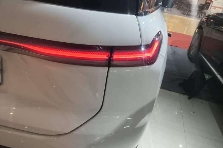 Used Nio ES7 2022 75 kWh Right Rear Taillight