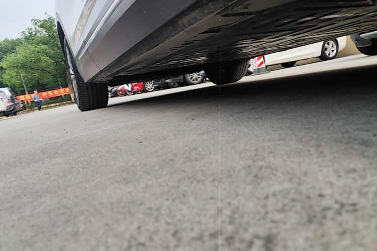 Used Nio ES7 2022 75 kWh Right Side Sill