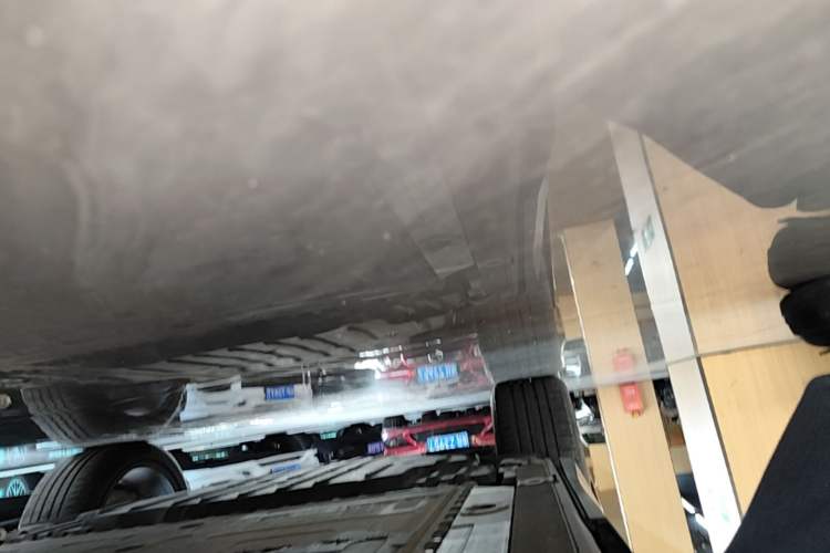 Used Nio ES7 2022 100 kWh Right Side Sill