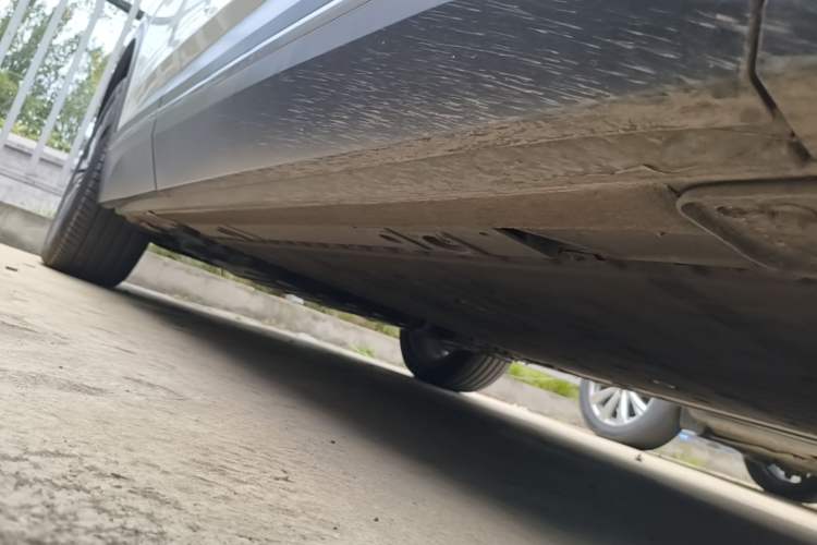 Used Nio ES7 2022 75 kWh Right Side Sill