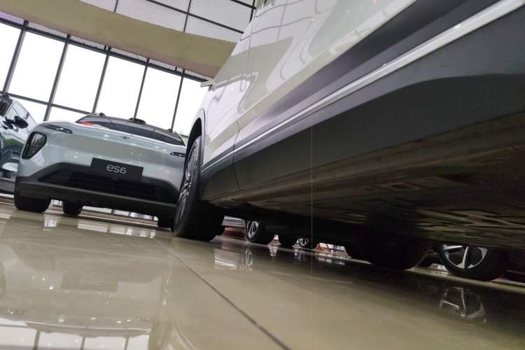 Used Nio ES7 2022 75 kWh Right Side Sill