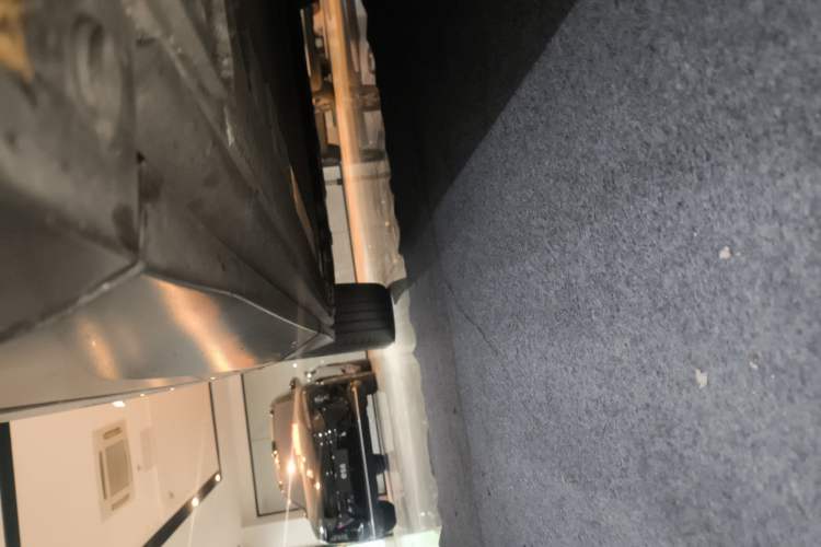 Used Nio ES7 2022 75 kWh Right Side Sill