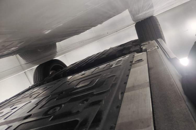Used Nio ES7 2022 75 kWh Right Side Sill