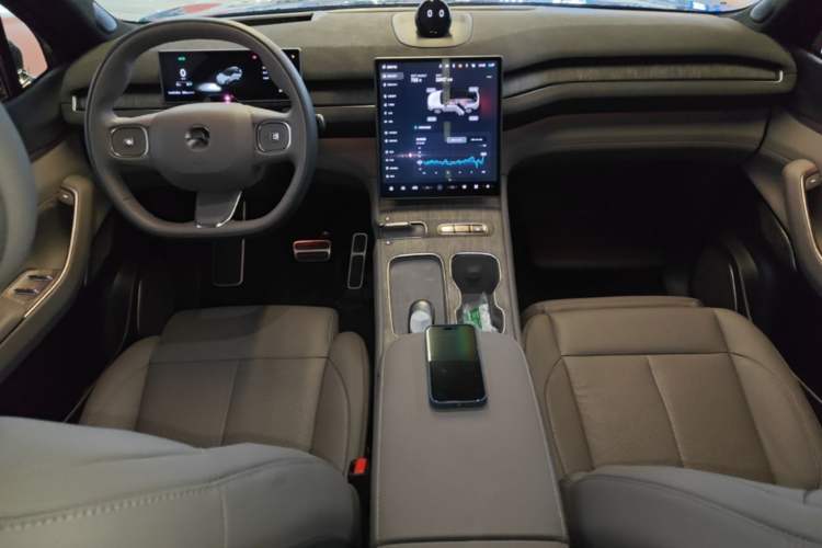 Used Nio ES7 2024 75 kWh Center Console