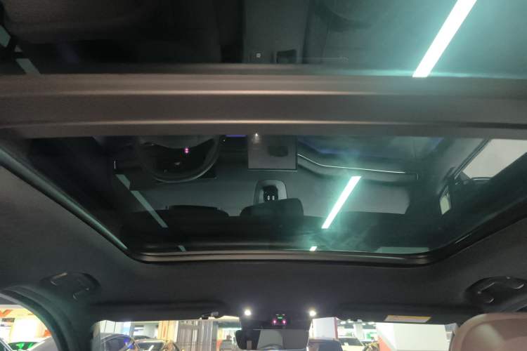 Used Nio ES7 2024 75 kWh Headliner