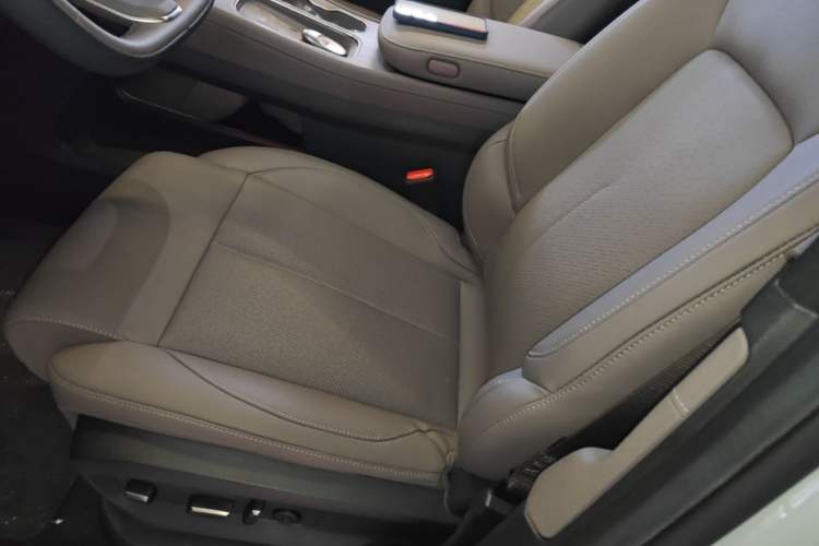 Used Nio ES7 2024 75 kWh Left Front Seat