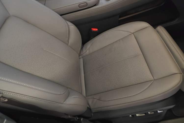 Used Nio ES7 2024 75 kWh Right Front Seat