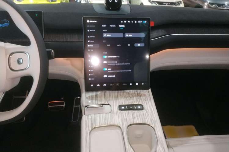 Used Nio ES7 2024 75 kWh Audio And AC Panel