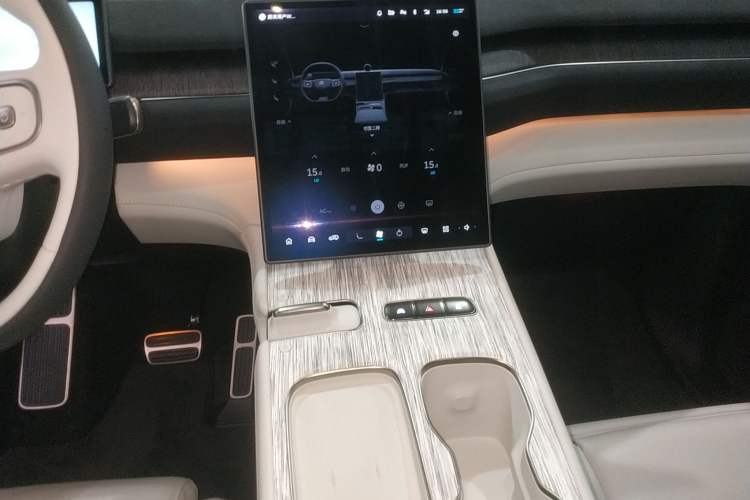 Used Nio ES7 2024 75 kWh Audio And AC Panel