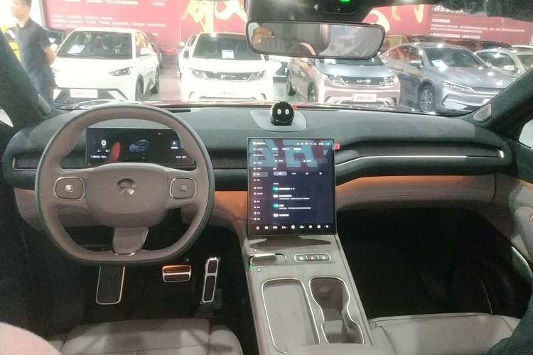 Used Nio ES7 2024 75 kWh Center Console