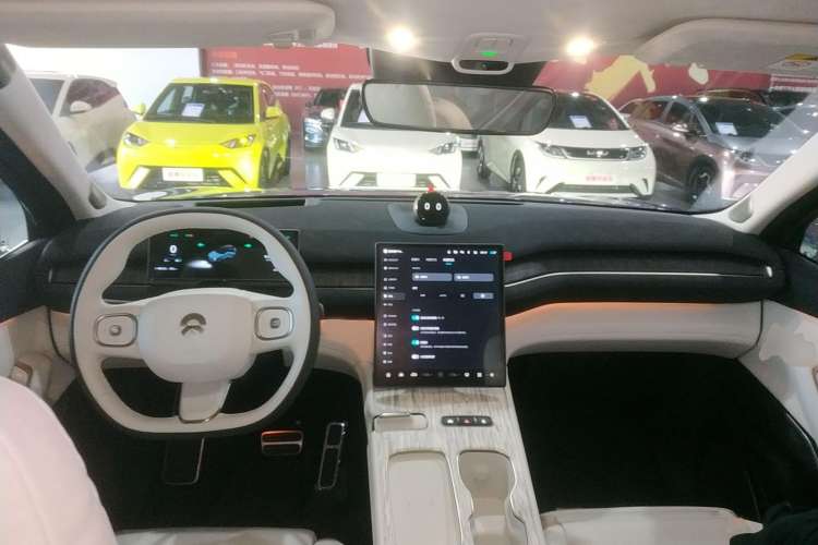 Used Nio ES7 2024 75 kWh Center Console