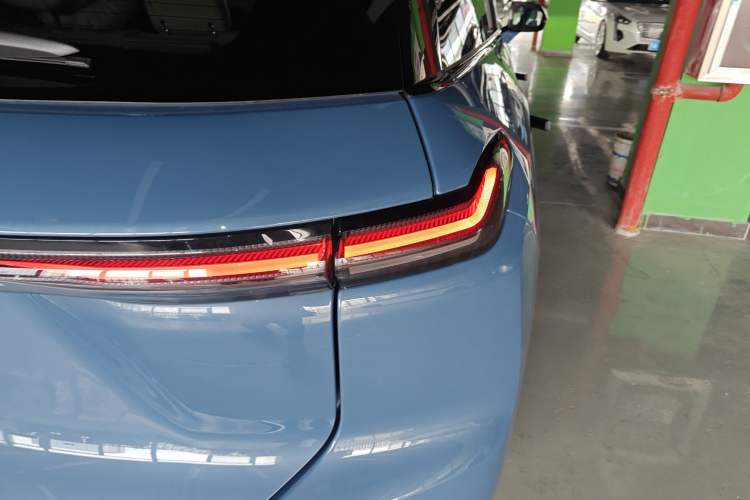 Used Nio ES7 2024 75 kWh Exterior 1