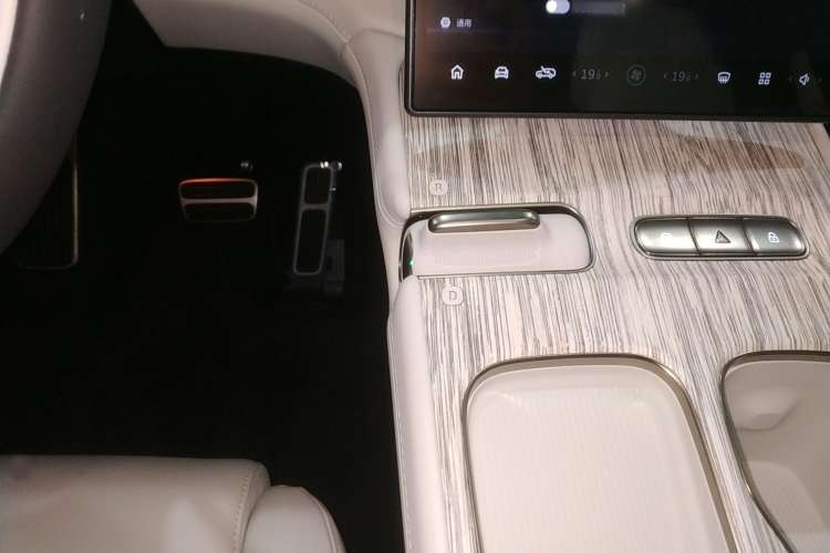 Used Nio ES7 2024 75 kWh Gear Lever