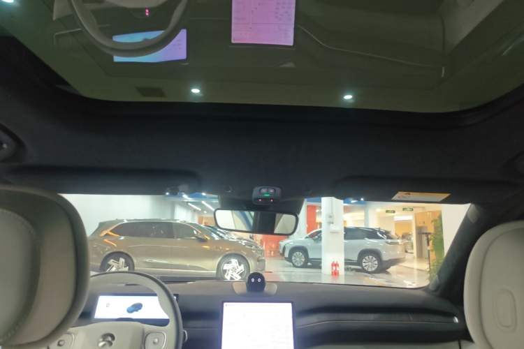 Used Nio ES7 2024 75 kWh Headliner