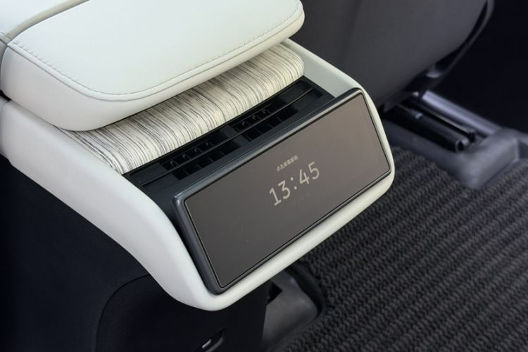 Used Nio ES7 2024 75 kWh Interior 10