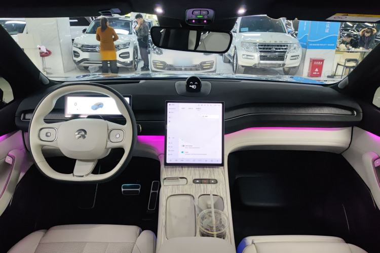 Used Nio ES7 2024 75 kWh Interior 2