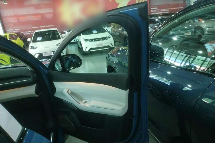 Used Nio ES7 2024 75 kWh Interior 2