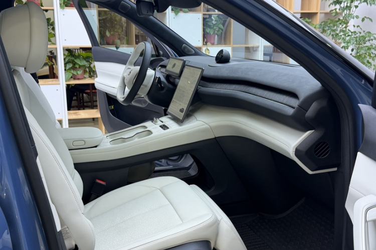 Used Nio ES7 2024 75 kWh Interior 2