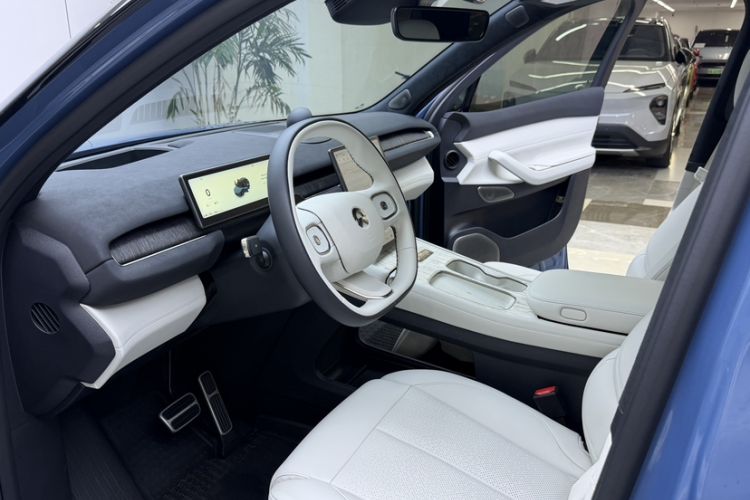 Used Nio ES7 2024 75 kWh Interior 9