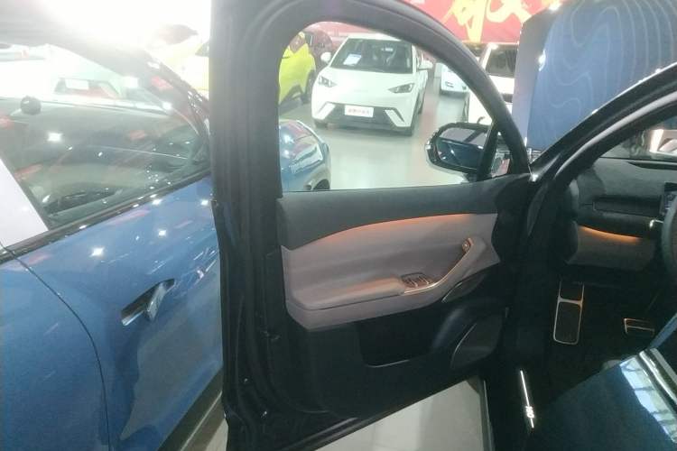 Used Nio ES7 2024 75 kWh Left Front Door Interior