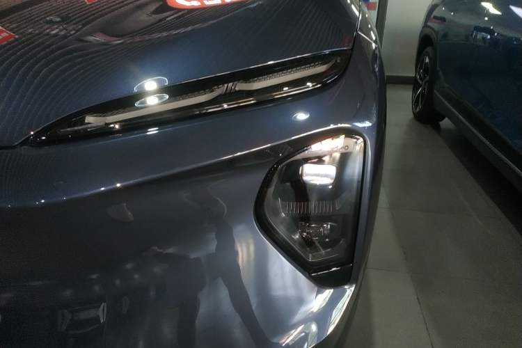 Used Nio ES7 2024 75 kWh Left Front Headlight
