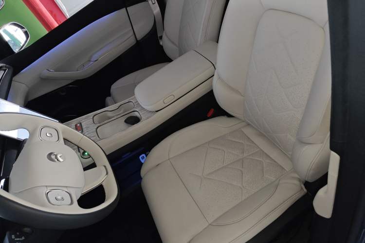 Used Nio ES7 2024 75 kWh Left Front Seat