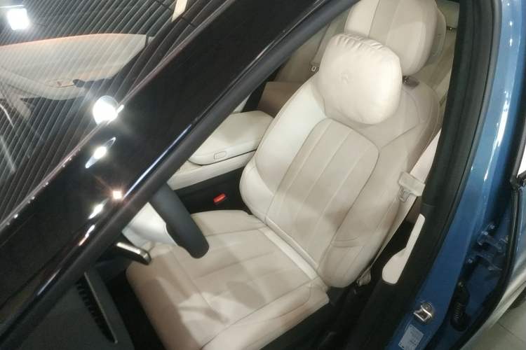 Used Nio ES7 2024 75 kWh Left Front Seat